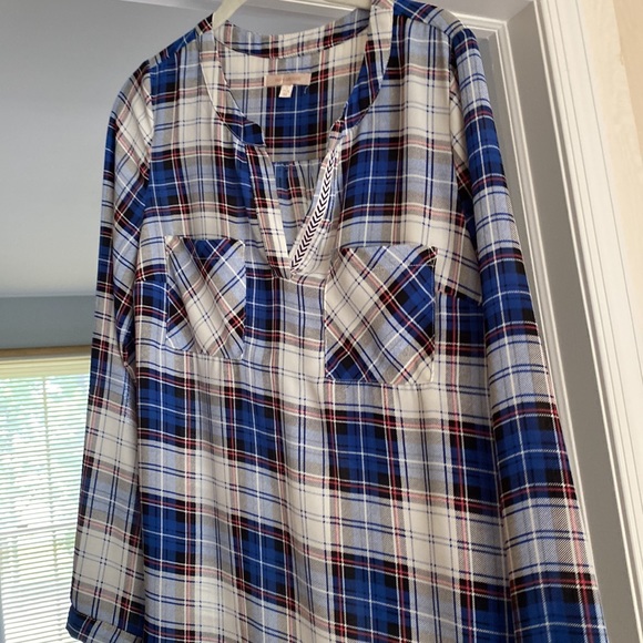 Skies Are Blue 100% polyester blouse from Stitch Fix. Size XS. - Picture 4 of 4